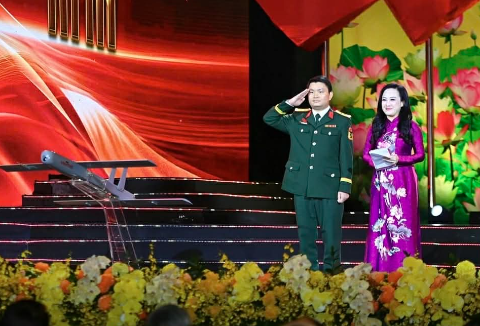 Đại hội Thi đua yêu nước toàn quốc lần thứ XI: Từ phòng thí nghiệm công nghệ cao đến xưởng cơ khí làng quê